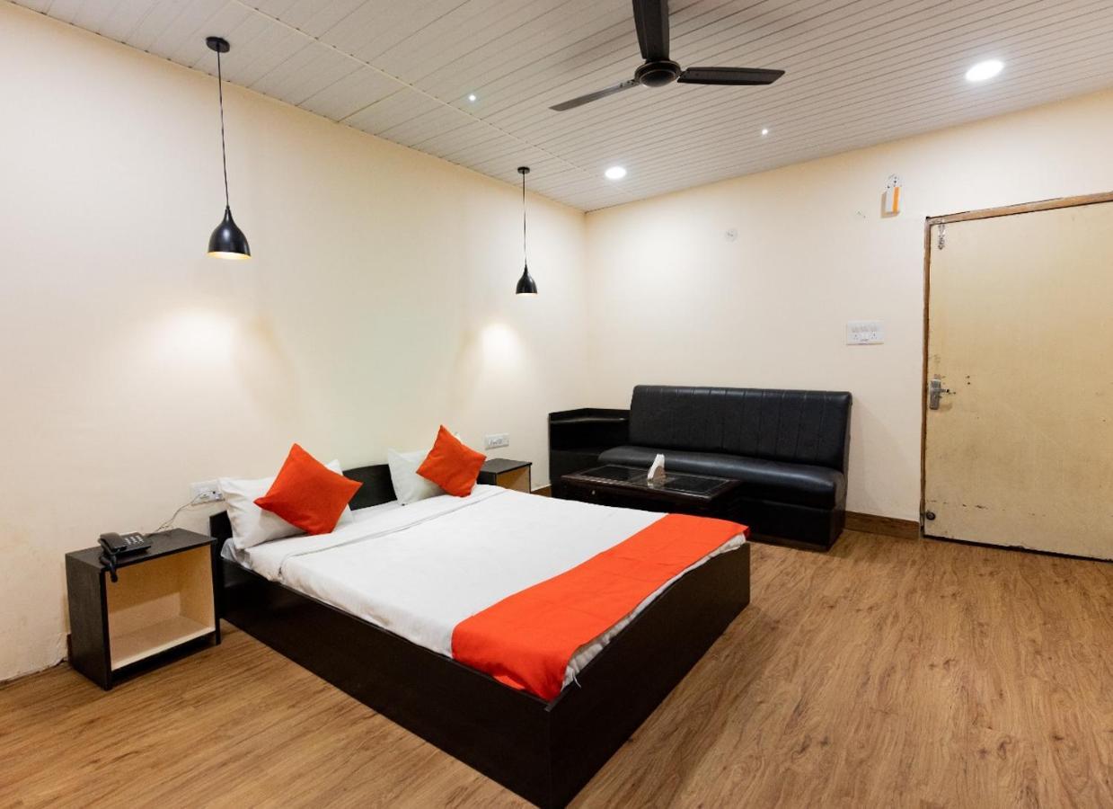 Hotel Deendayal Korba エクステリア 写真
